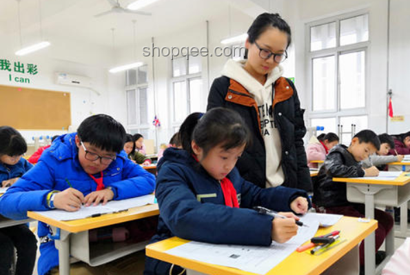 所有监考女老师不允许穿高跟鞋：深度解析与影响探讨